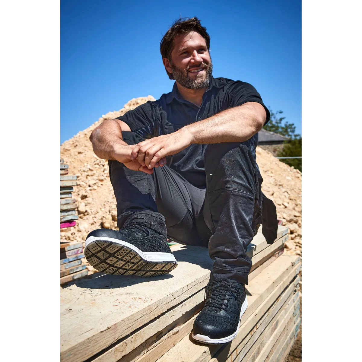 Apache Black Lightweight Sports Trainer