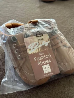 First walking shoes SIze 3 12-18 months - size Shoes  0-3 (Infant)