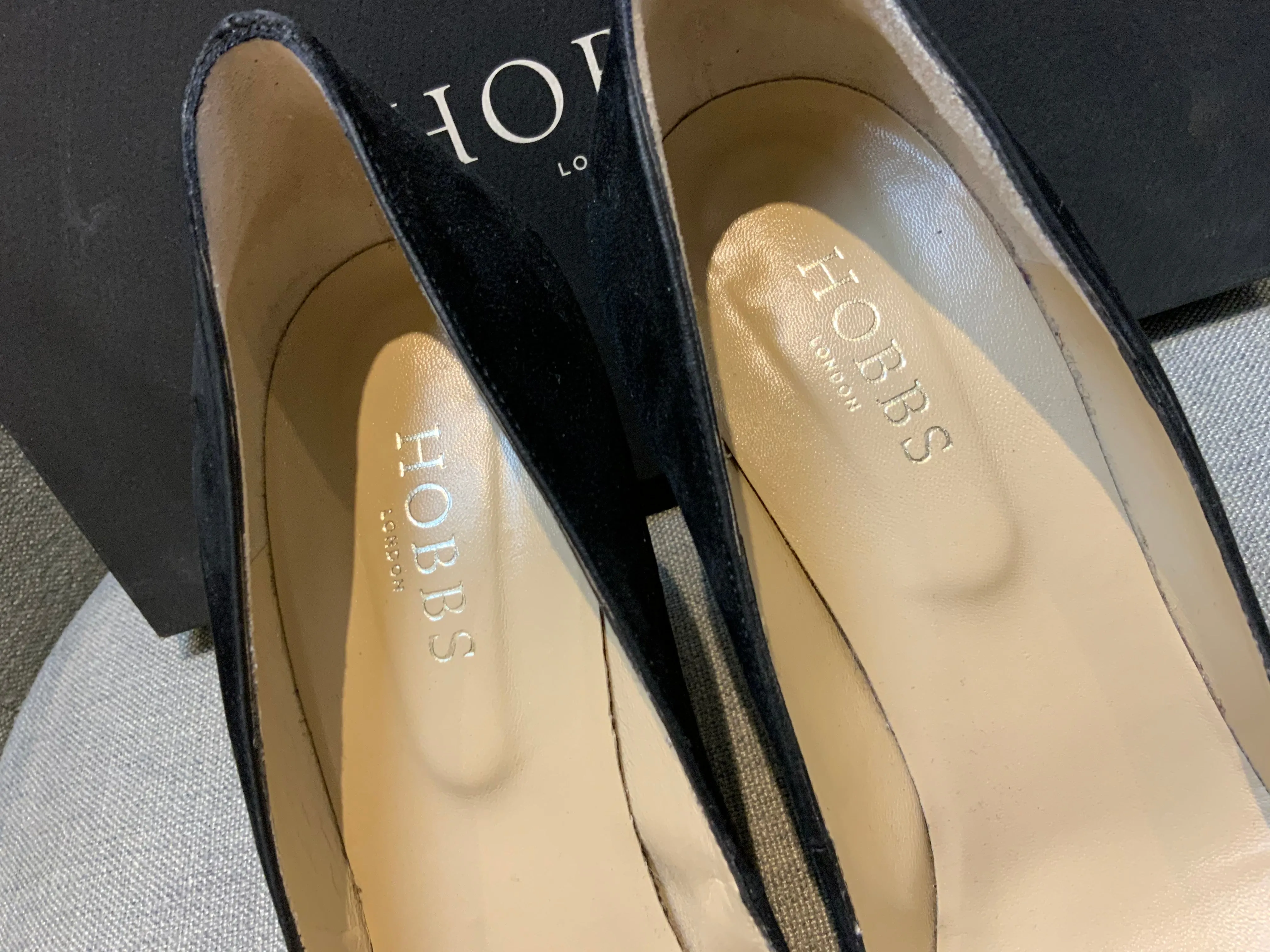 HOBBS Women's Rebecca Suede Almond Toe Court Shoes Black Size 41 UK 11 US 8 ladies