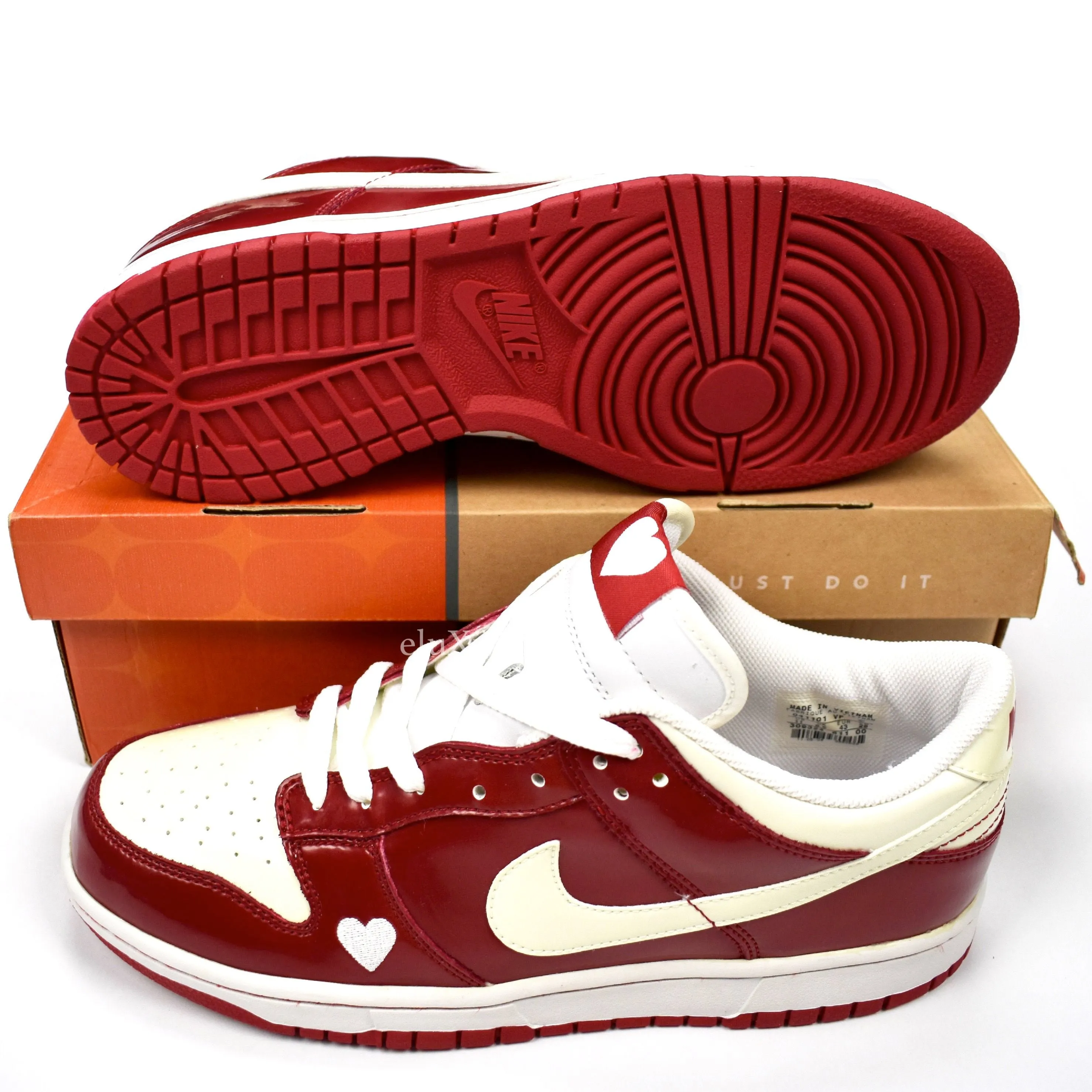 Nike - Dunk Low 'Valentines Day' (2004)